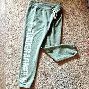 Under Armour Womens sweatpants loose fit- size medium.
